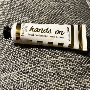 NWT Onyx Professional Hands On Iced Cashmere Hand Cream